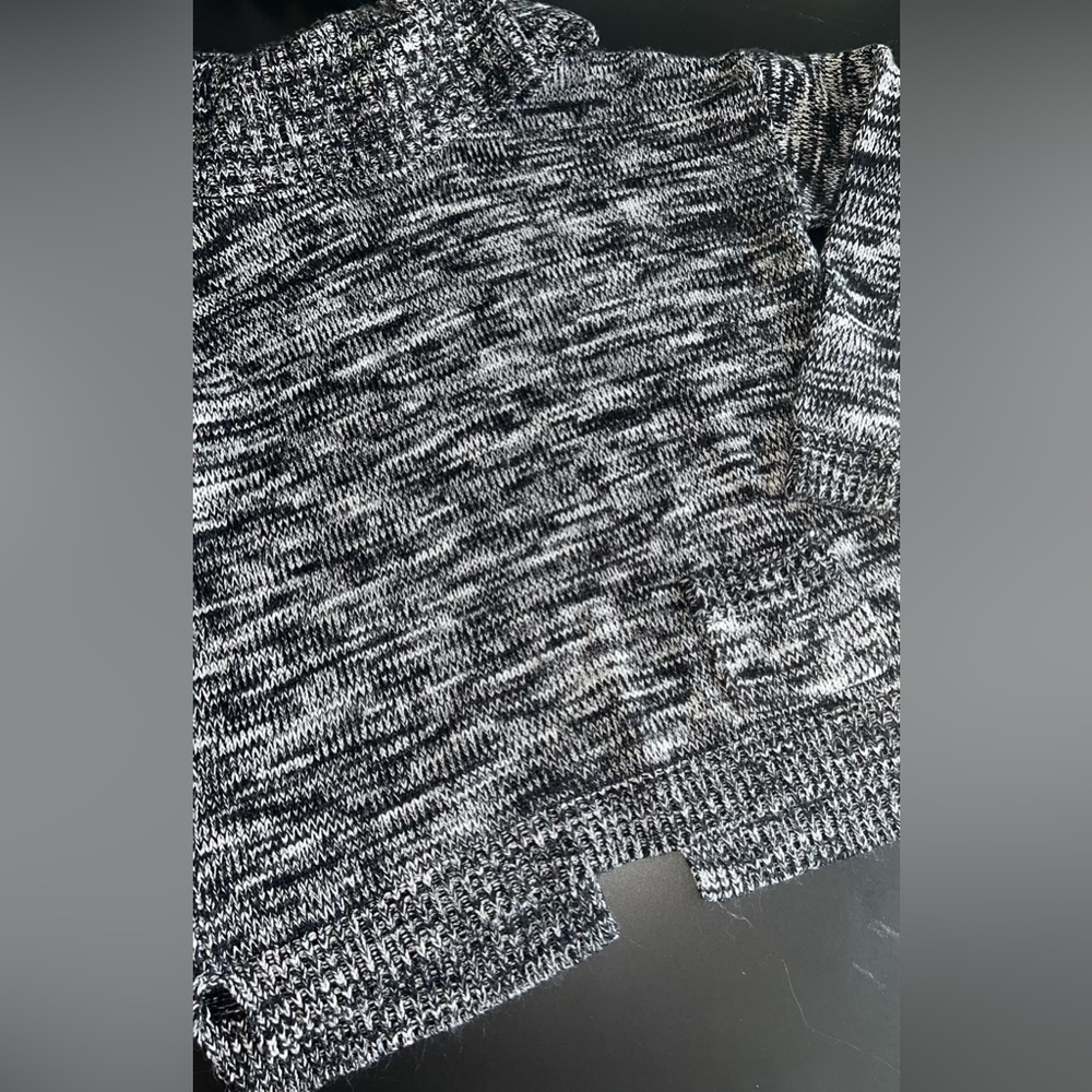 Workshop Republic Clothing Black & White Sweater with slit on back Size XL EUC